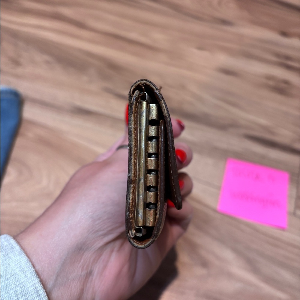 Louis Vuitton ๐ MONOGRAM KEY HOLDER ๐ - Picture 4 of 8